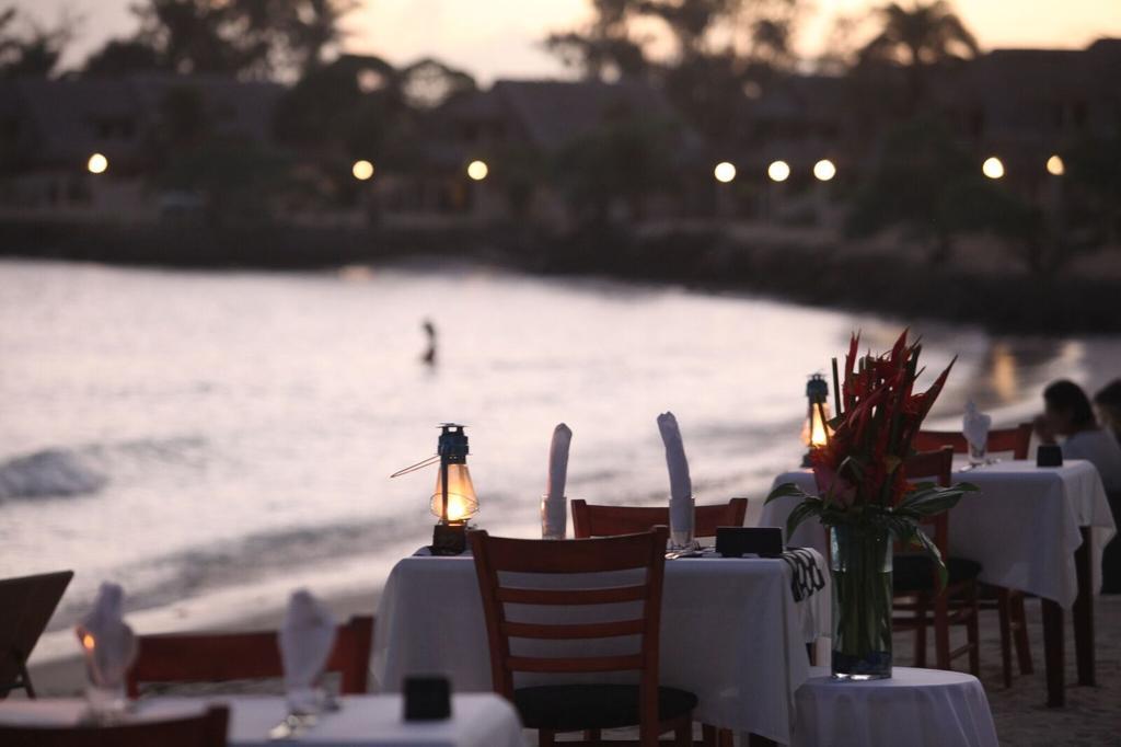Breakas Beach Resort (Adults Only) Port Vila Exterior foto