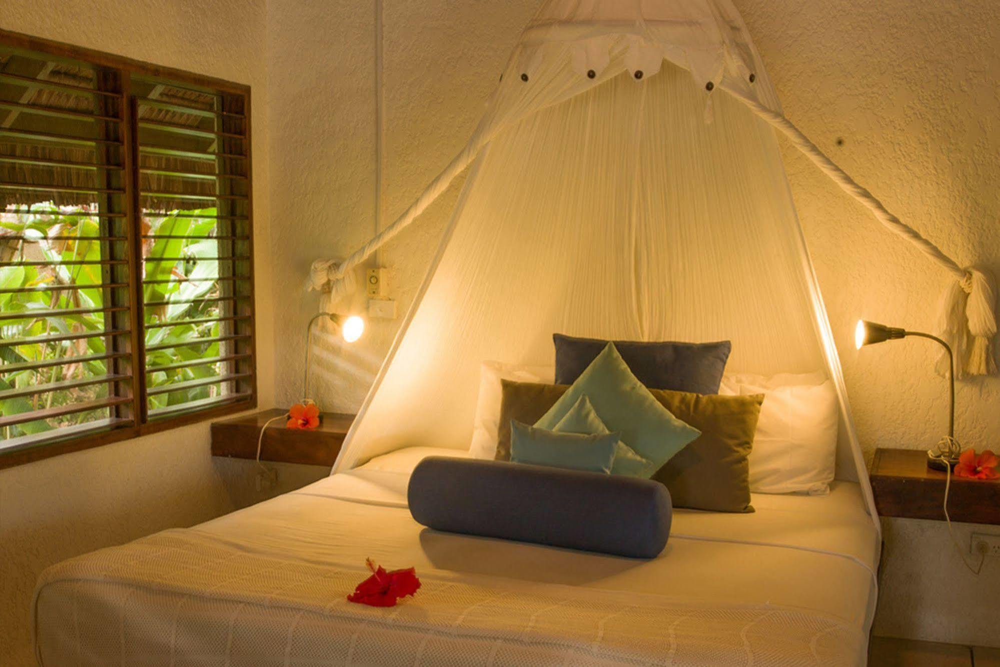 Breakas Beach Resort (Adults Only) Port Vila Exterior foto